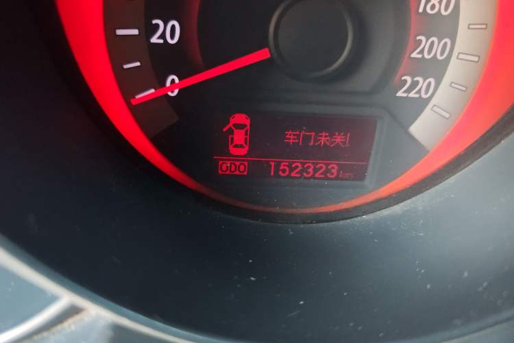 Used Kia Forte 2012 1.6L AT Premium Commemorative Edition Odometer Close Up