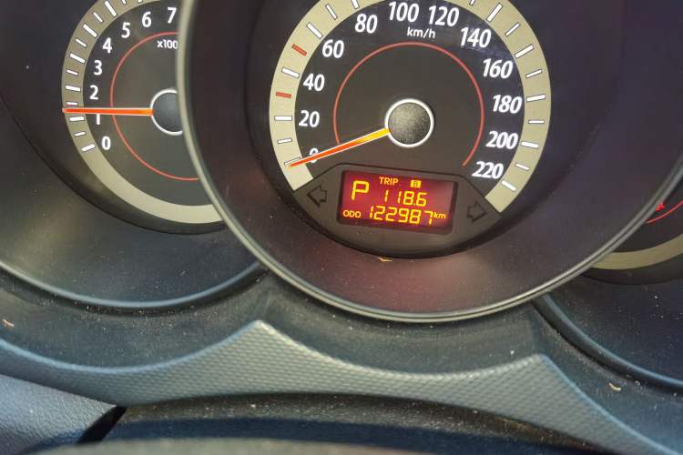 Used Kia Forte 2012 1.6L AT GL Commemorative Edition Odometer Close Up