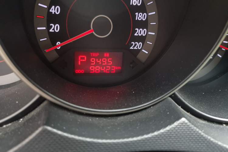 Used Kia Forte 2012 1.6L AT GL Commemorative Edition Odometer Close Up