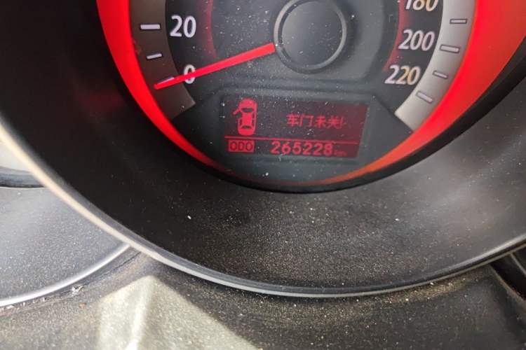 Used Kia Forte 2012 1.6L MT GLS Commemorative Edition Odometer Close Up