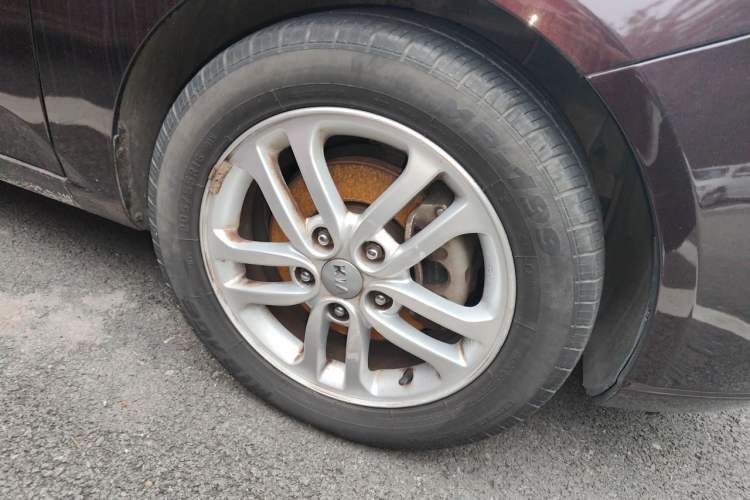 Used Kia Forte 2012 1.6L AT Premium Commemorative Edition Right Front Wheel Hub