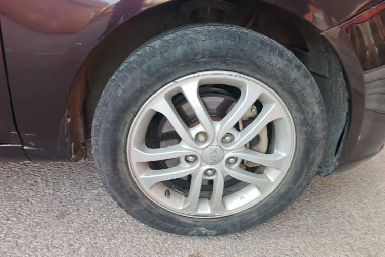 Used Kia Forte 2012 1.6L AT Premium Commemorative Edition Right Front Wheel Hub