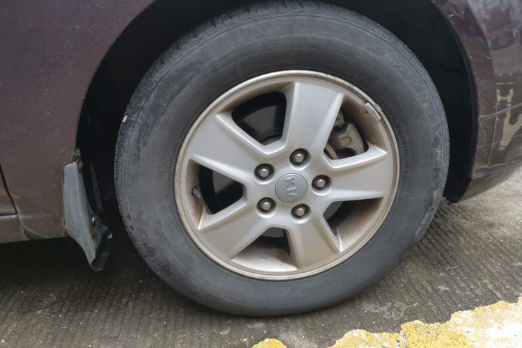 Used Kia Forte 2012 1.6L AT GL Commemorative Edition Right Front Wheel Hub