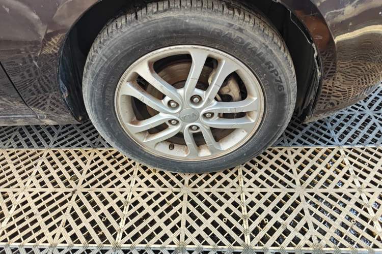 Used Kia Forte 2012 1.6L MT GLS Commemorative Edition Right Front Wheel Hub