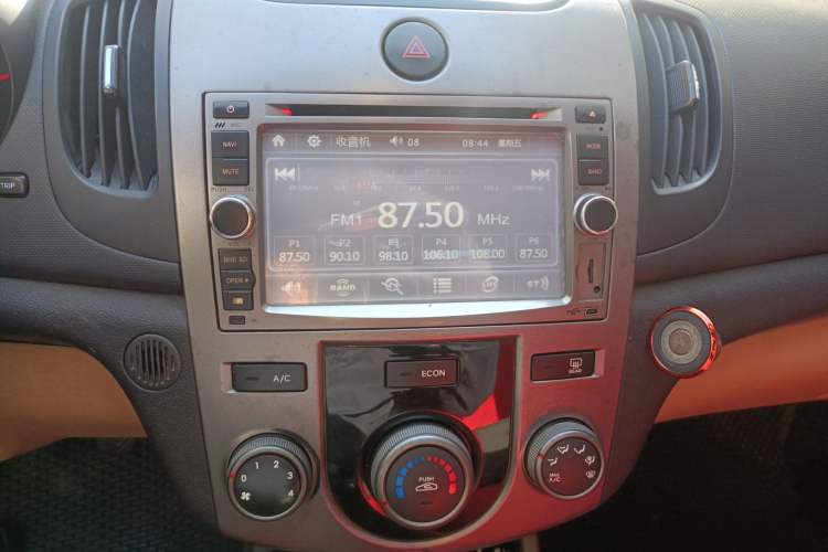 Used Kia Forte 2012 1.6L MT GLS Commemorative Edition Audio And AC Panel