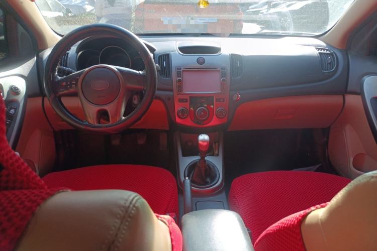 Used Kia Forte 2012 1.6L MT GLS Commemorative Edition Center Console