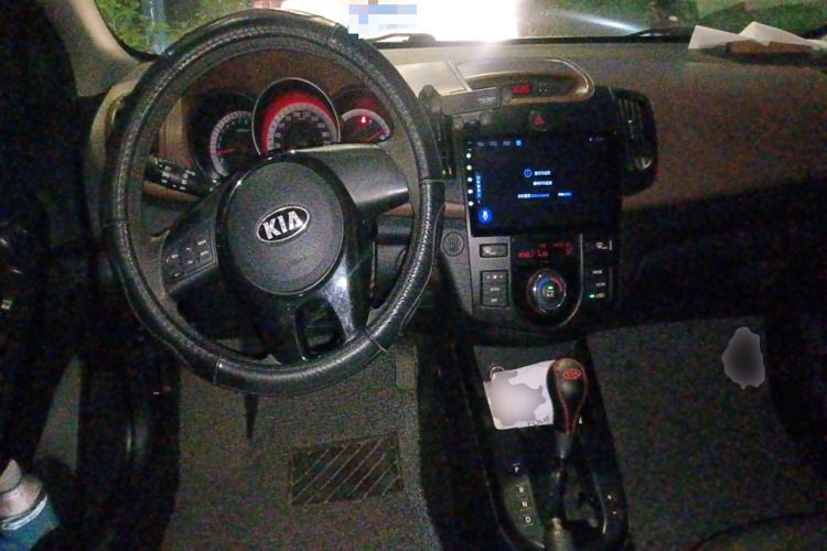 Used Kia Forte 2012 1.6L AT Premium Commemorative Edition Center Console