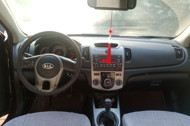 Used Kia Forte 2012 1.6L MT GL Commemorative Edition Center Console