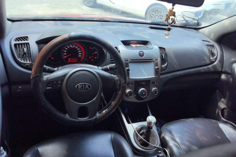 Used Kia Forte 2012 1.6L MT GLS Commemorative Edition Center Console