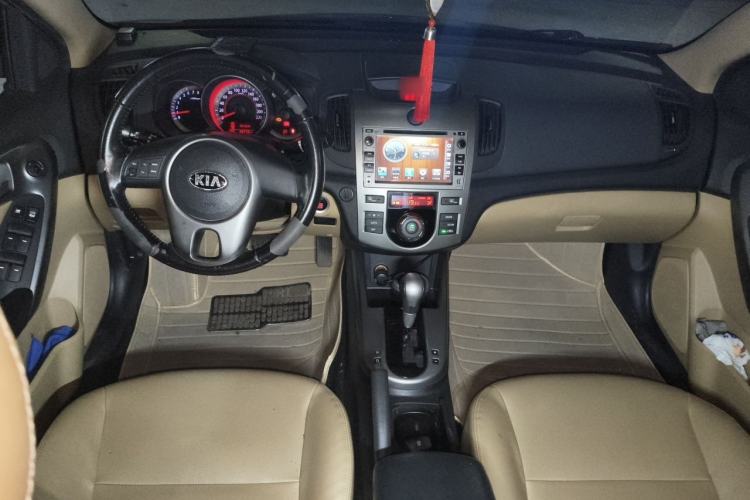 Used Kia Forte 2012 1.6L AT Premium Commemorative Edition Center Console