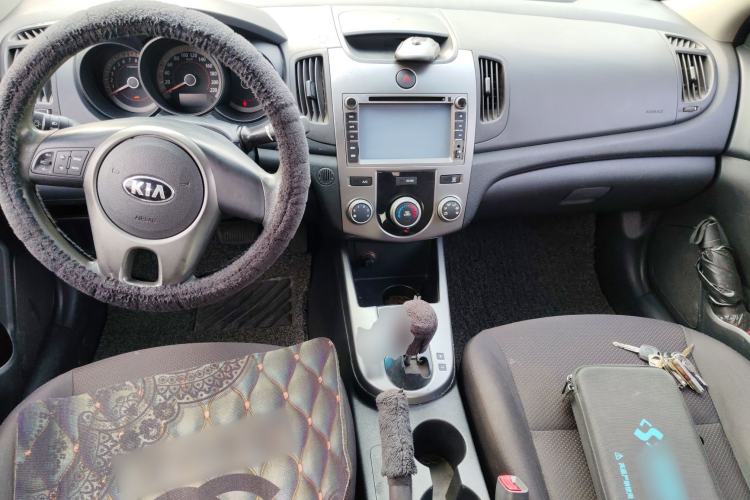 Used Kia Forte 2012 1.6L AT GL Commemorative Edition Center Console