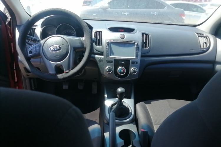 Used Kia Forte 2012 1.6L MT GL Commemorative Edition Center Console
