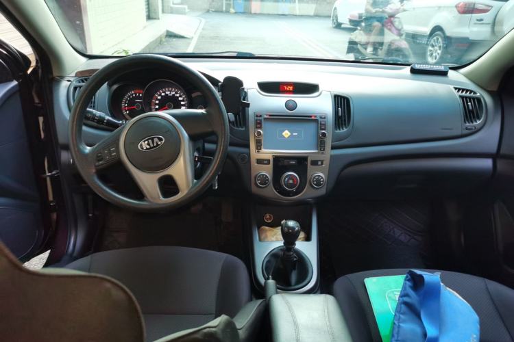 Used Kia Forte 2012 1.6L MT GL Commemorative Edition Center Console