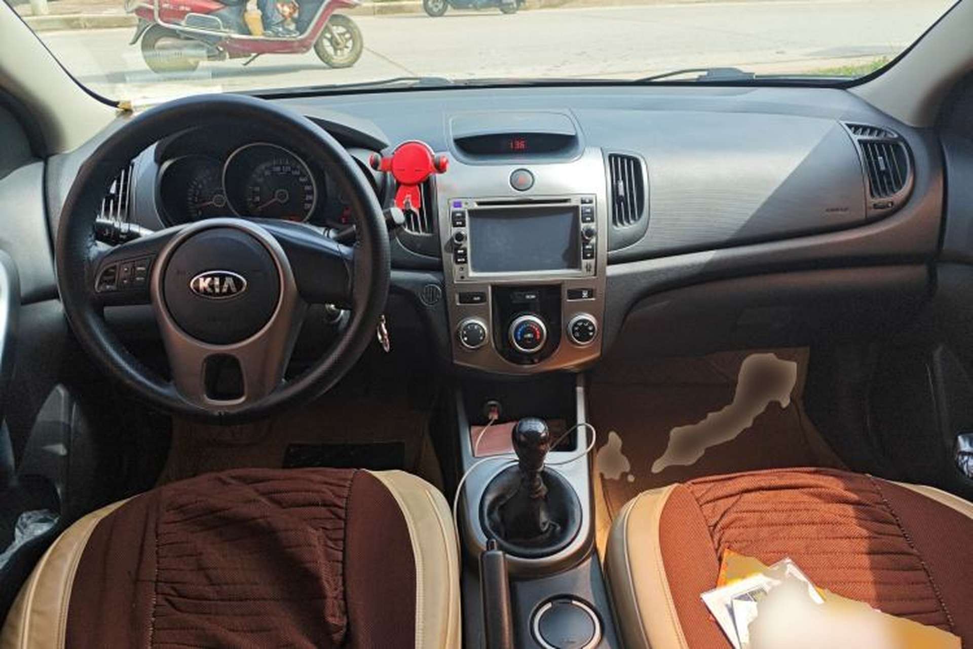 Used Kia Forte 2012 1.6L MT GL Commemorative Edition Center Console