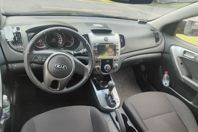 Used Kia Forte 2012 1.6L AT GL Commemorative Edition Center Console