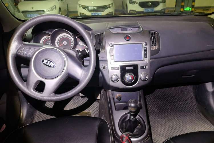 Used Kia Forte 2012 1.6L MT GL Commemorative Edition Center Console