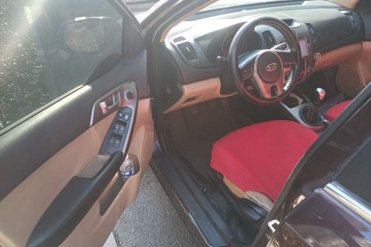 Used Kia Forte 2012 1.6L MT GLS Commemorative Edition Driver Seat