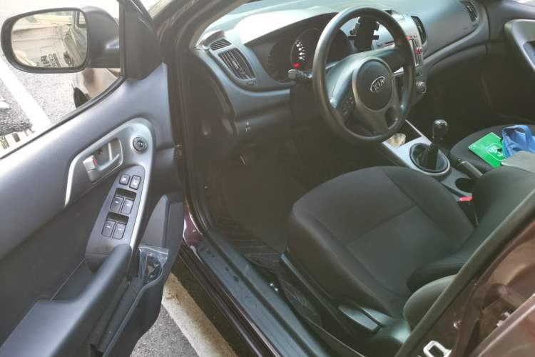 Used Kia Forte 2012 1.6L MT GL Commemorative Edition Driver Seat