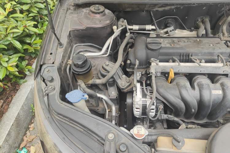 Used Kia Forte 2012 1.6L AT GL Commemorative Edition Engine Bay Right
