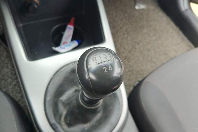 Used Kia Forte 2012 1.6L MT GL Commemorative Edition Gear Lever