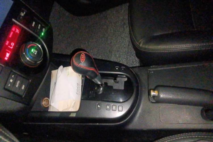 Used Kia Forte 2012 1.6L AT Premium Commemorative Edition Gear Lever
