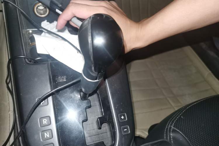 Used Kia Forte 2012 1.6L AT Premium Commemorative Edition Gear Lever