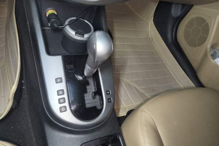 Used Kia Forte 2012 1.6L AT Premium Commemorative Edition Gear Lever