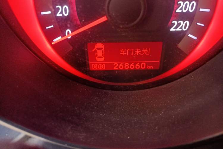 Used Kia Forte 2012 1.6L MT GLS Commemorative Edition Odometer Close Up