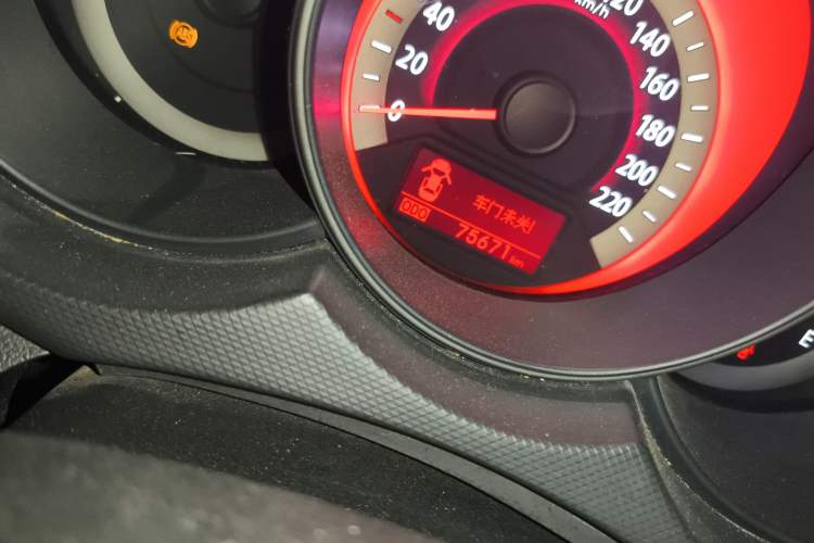 Used Kia Forte 2012 1.6L AT Premium Commemorative Edition Odometer Close Up