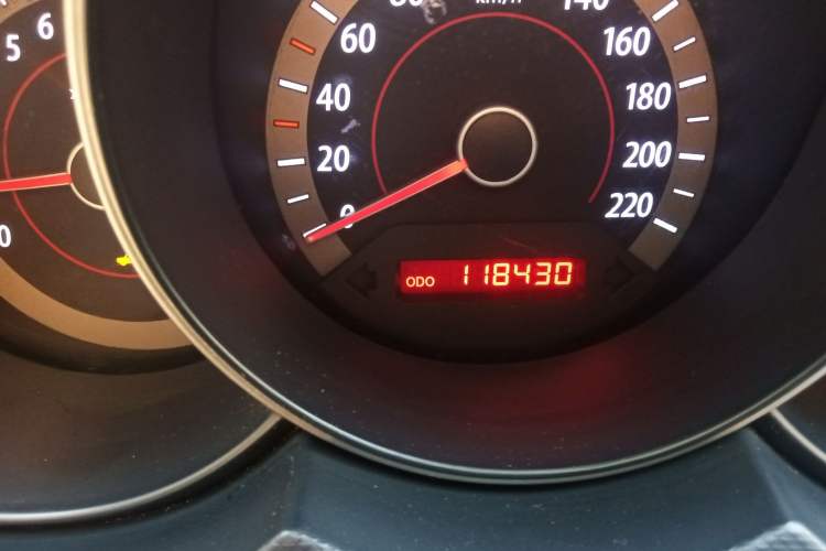 Used Kia Forte 2012 1.6L MT GL Commemorative Edition Odometer Close Up