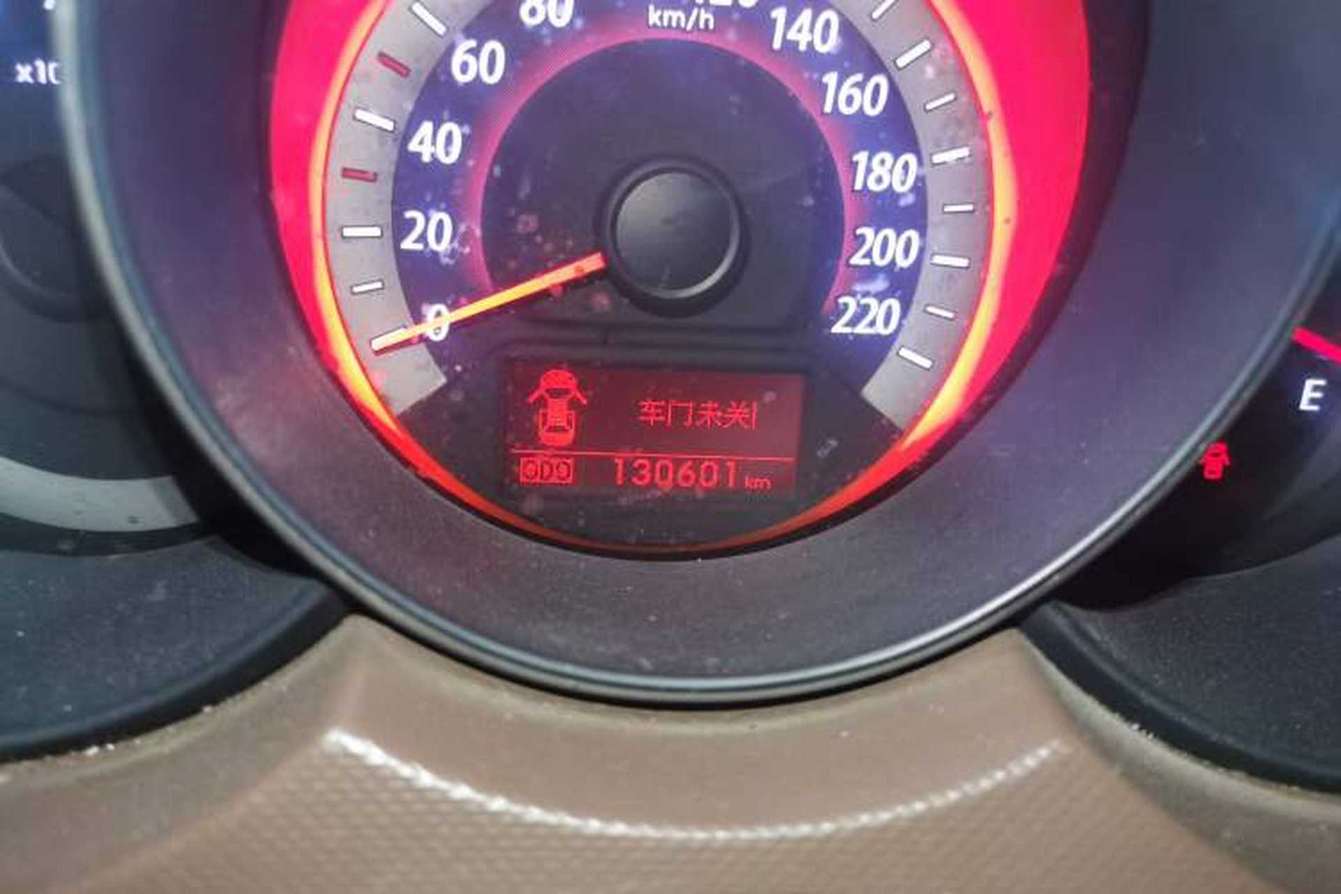 Used Kia Forte 2012 1.6L AT Premium Commemorative Edition Odometer Close Up