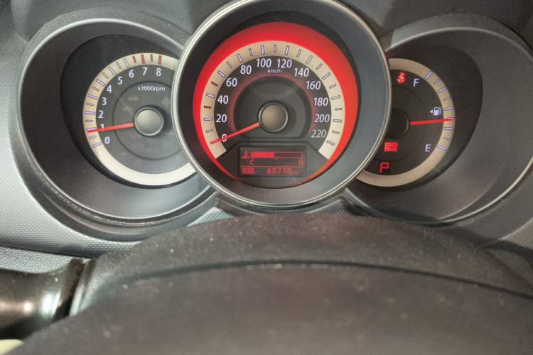 Used Kia Forte 2012 1.6L AT Premium Commemorative Edition Odometer Close Up