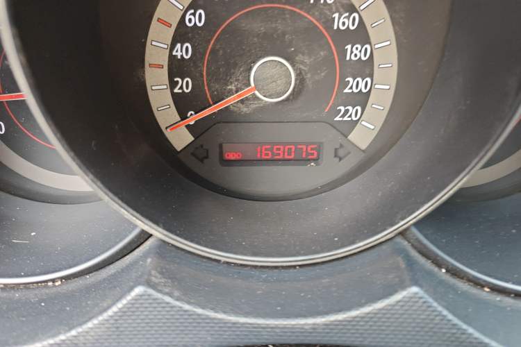 Used Kia Forte 2012 1.6L MT GL Commemorative Edition Odometer Close Up