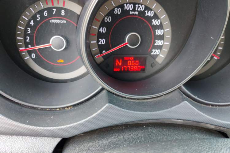 Used Kia Forte 2012 1.6L AT GL Commemorative Edition Odometer Close Up