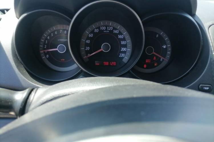 Used Kia Forte 2012 1.6L MT GL Commemorative Edition Odometer Close Up