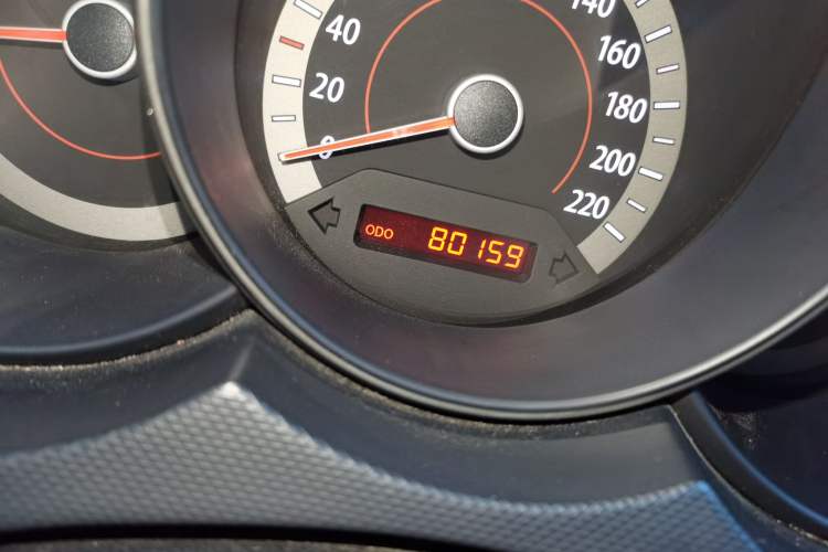 Used Kia Forte 2012 1.6L MT GL Commemorative Edition Odometer Close Up