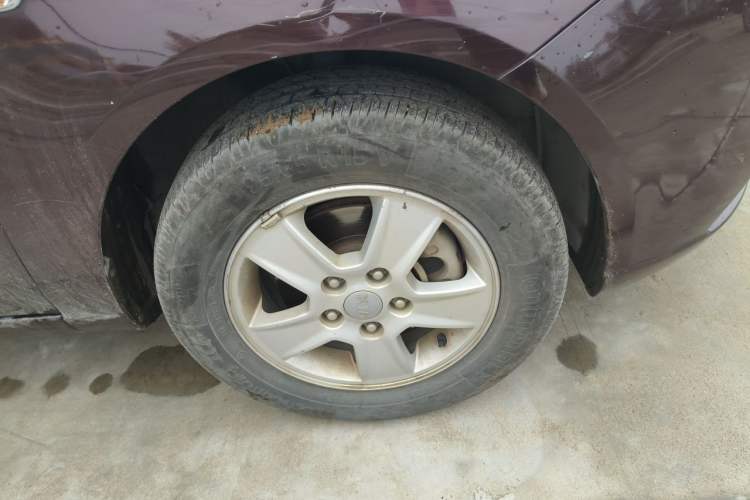 Used Kia Forte 2012 1.6L MT GL Commemorative Edition Right Front Wheel Hub