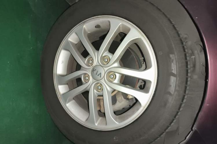 Used Kia Forte 2012 1.6L AT Premium Commemorative Edition Right Front Wheel Hub