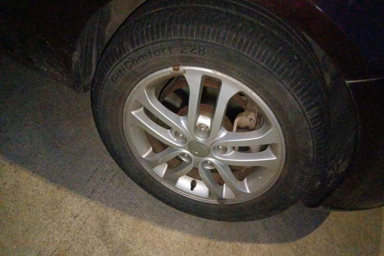 Used Kia Forte 2012 1.6L AT Premium Commemorative Edition Right Front Wheel Hub