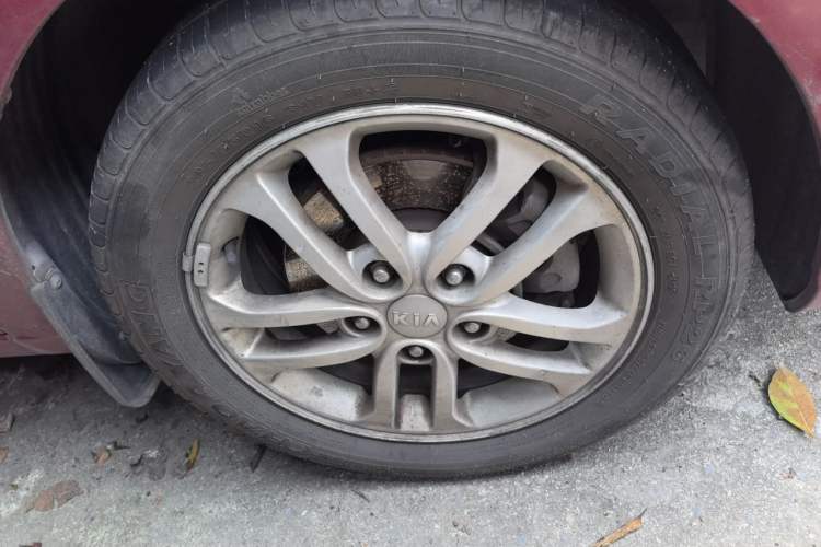 Used Kia Forte 2012 1.6L MT GLS Commemorative Edition Right Front Wheel Hub