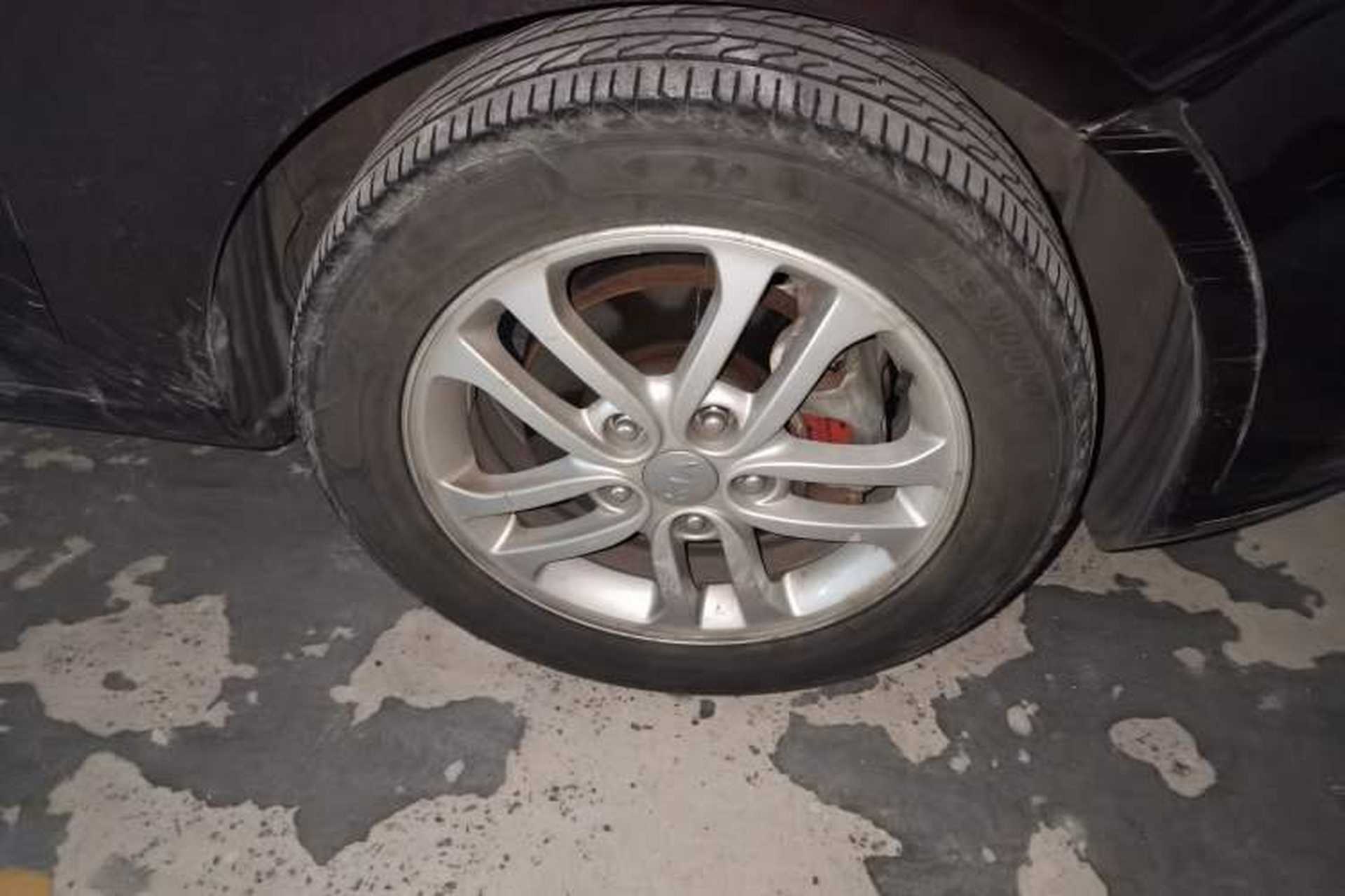 Used Kia Forte 2012 1.6L AT GLS Commemorative Edition Right Front Wheel Hub