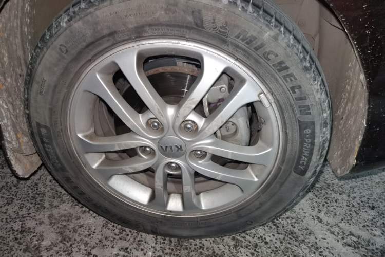 Used Kia Forte 2012 1.6L AT Premium Commemorative Edition Right Front Wheel Hub