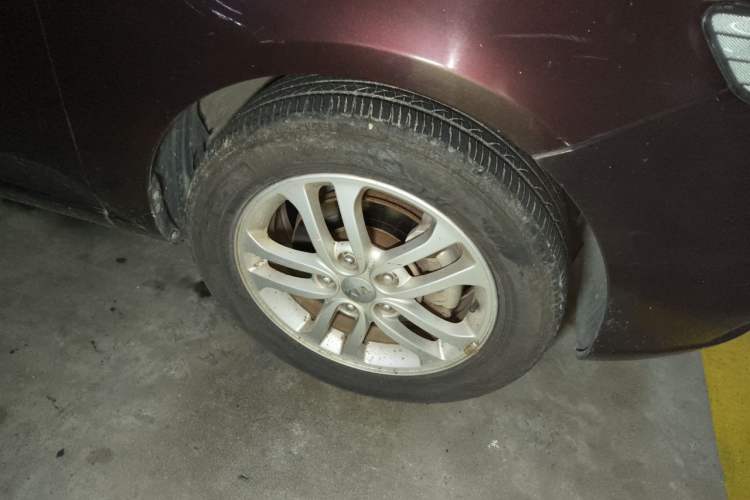 Used Kia Forte 2012 1.6L AT Premium Commemorative Edition Right Front Wheel Hub