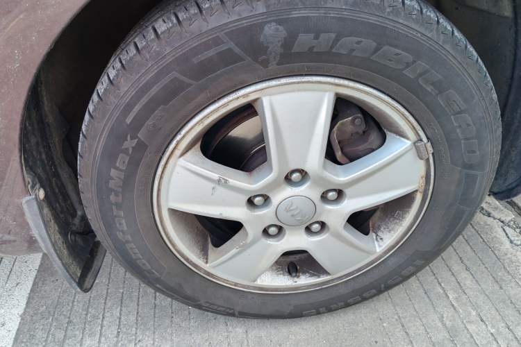 Used Kia Forte 2012 1.6L AT GL Commemorative Edition Right Front Wheel Hub