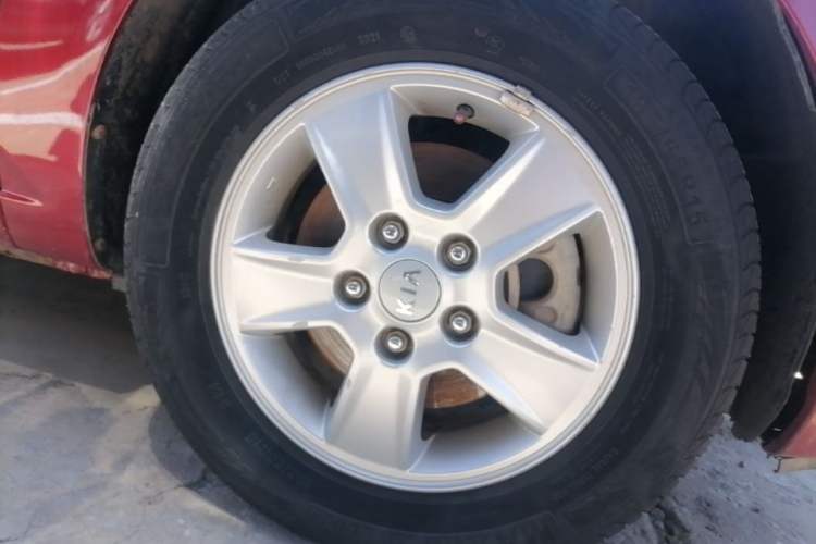 Used Kia Forte 2012 1.6L MT GL Commemorative Edition Right Front Wheel Hub