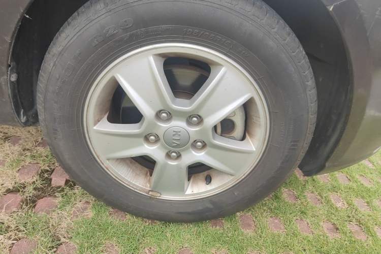 Used Kia Forte 2012 1.6L AT GL Commemorative Edition Right Front Wheel Hub