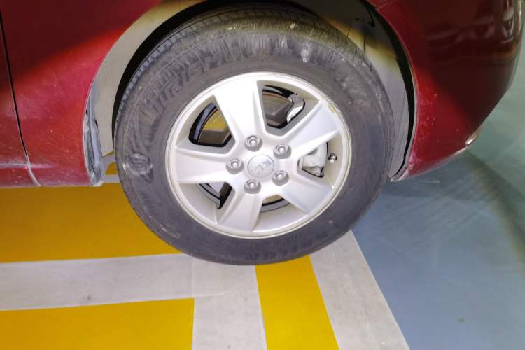 Used Kia Forte 2012 1.6L MT GL Commemorative Edition Right Front Wheel Hub