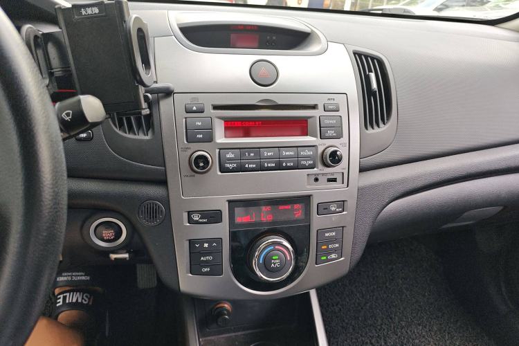 Used Kia Forte 2012 1.6L AT GLS Commemorative Edition Audio And AC Panel