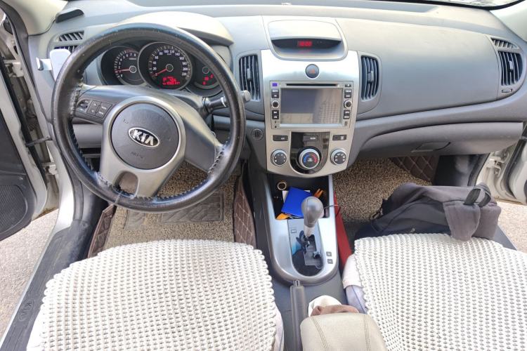 Used Kia Forte 2012 1.6L AT GL Commemorative Edition Center Console