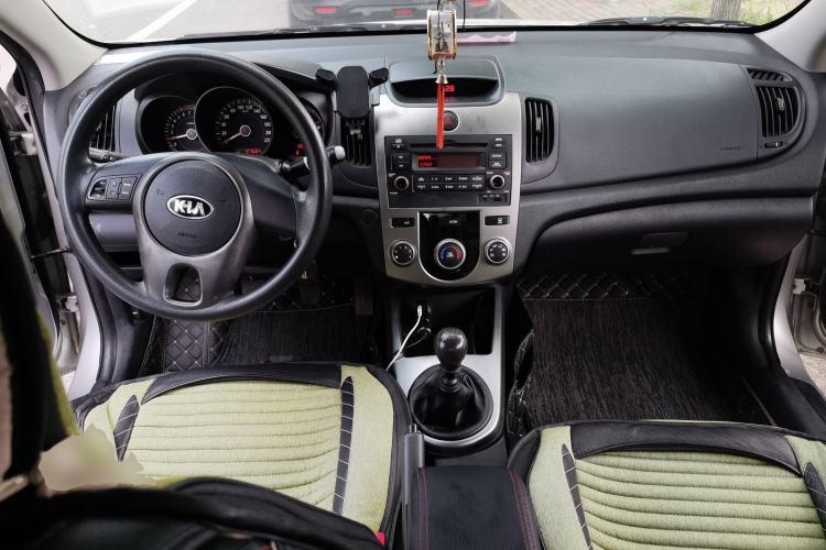 Used Kia Forte 2012 1.6L MT GL Commemorative Edition Center Console